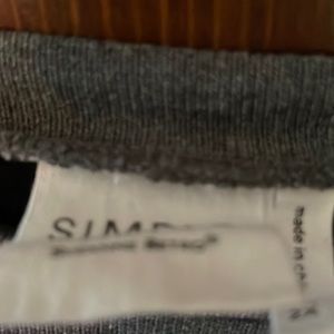 Like new long sleeved sweater